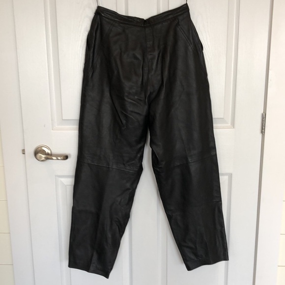 leather pants trouser style with pleats and pockets. Fully lined - Picture 6 of 8